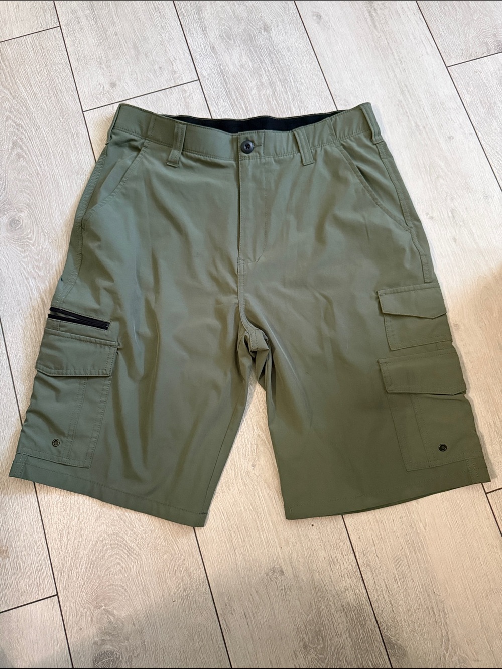Men's 32” Waist - 4 pair of Shorts - Picture 2 of 13